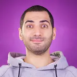 اهورا نیازی و دنیای دیجیتال