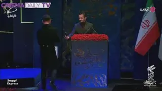 امین حیایی در آغوش شهاب حسینی در جشنواره فیلم فجر