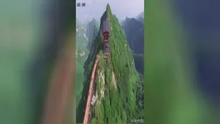 معبد کهن در فراز قله...... چین .....