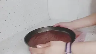 کیک شکلاتی همراه با سس شکلات