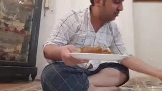 آبگوشت خوردن محمود اراکی
