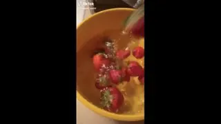 توت فرنگی ونمک