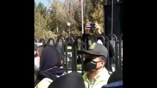 نمایی از لحظه خاکسپاری استاد شجریان