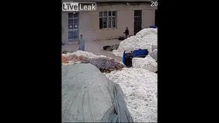 آتش سوزی در انبار پنبه