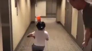 سرگرمی قرنطینه ای پدر و پسری 😂 ‌‌‌‌‌‌‌‌‌‌‌‌‌‌‌‌ ╭┈────『🤣😂♥️』