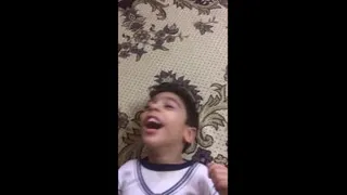 چه خشکل میخنده