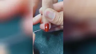 یه طراحی با رنگ قرمز و قلب فانتزی💅