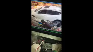 راه رو باز کن خانم اومده خرید. 😅
