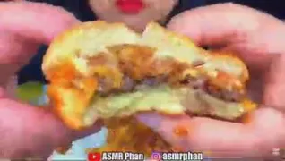 پنیر رو همه چی میریزن و میخورن