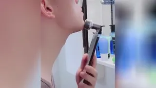 کوچیکترین ماشین ریش تراش که به گوشی همراه متصل میشود
