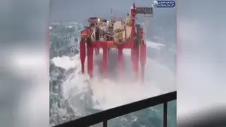 مقاومت سکوی نفت در برابر طوفان