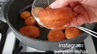 دانلود تهیه کیک قاشقی بدون فر و همزن برقی