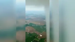 پرواز در کنار گردباد