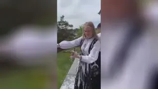 نحوه باز کردن درب بطری🤣🤣