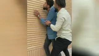 دنبال کار در دیوار😄😄