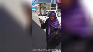 رقص پیر زن در پمپ بنزین