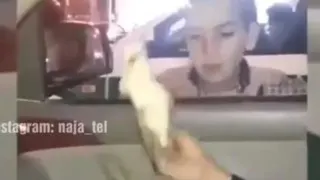 برخورد عجیب پلیس با کودک کار در خیابان!!