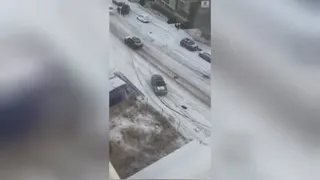 سرسره بازی ماشین ها در آنکارای یخ زده ☝️▶️