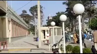 سنگ زدن به سفارت ایران