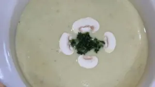سوپ قارچ و مرغ خامه ای