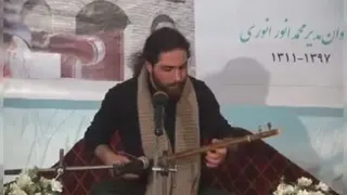 مردهه گیتارمیزنه