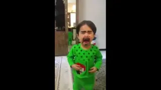 بچه با سیبیل