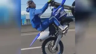 گاز رگباری yamaha yz😍😎😉حتما حتما عضو کانال بشید چون کلیپ های خفنی در راهه😎🔥