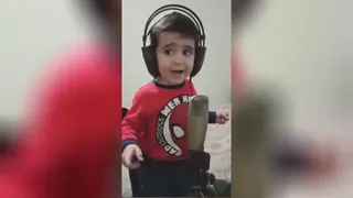 کوچکترین خواننده باحال و پرانرژی