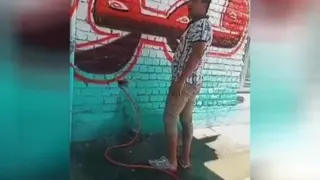 وقتی با آب مردم وضو میگیری😁