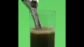ما چجوری این نوشابه رو می خوریم 🍺