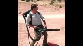 اسلحه گاتلینگ با توانایی شلیک600 گلوله در یک دقیقه!!