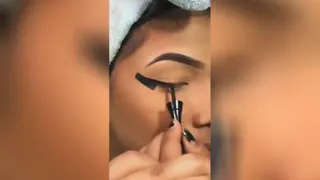 سلام دخملا ببینید براتون چه ترفندی آوردم آموزش خط چشم برای مبتدی ها😁❤