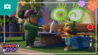 Flour stars in an alien movie! 🎥👽 | Flower & Flour | ABC Kids