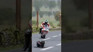 CRAB-STYLE CORNER ENTRY AT 180 MPH! Aprilia RSV4 Lateral Braking |