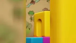 Pooh Bear helps Bea build a tower with blocks! 🧡 | Playdate with Winnie the Poo