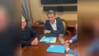 آبروریزی رئیس جمهور فرانسه با بسته کوکائین روی میز کارش! / از دوربین خبرنگارها چ