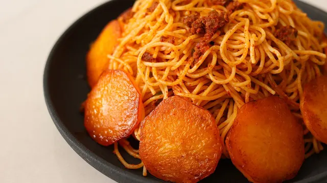 طرز تهیه ماکارونی با ته دیگ سیب زمینی ترد | آموزش کامل ماکارونی ایرانی