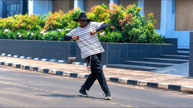 The legendary Snoopdogg c walk tutorial