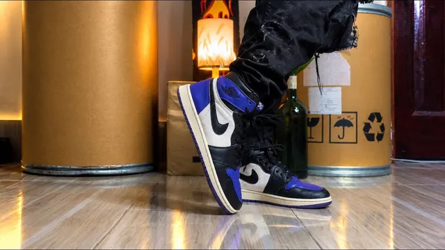 Learn Snoop Dogg’s C-Walk in 5 seconds
