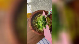 ساندویچ مرغ و آواکادو😋🥳