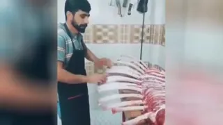 یه جوری حس گرفته آدم باورش نمیشه این که جلوشه پیانو نیست😂😂