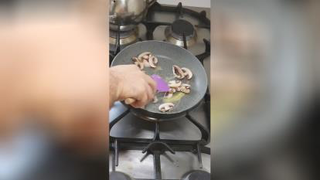 صبحانه سالم با قارچ و اسفناج