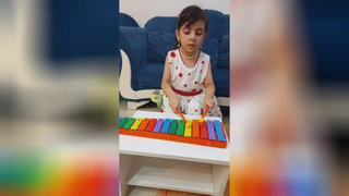 آهنگ زیبای خوشحال و شادو خندانم با هانای زیبا