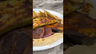 طرز تهیه حمص همراه با چیپس و سبزیجات گریل‌شده