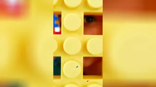 ولاد و نیکی در حال ساخت خانه اسباب بازی هستند