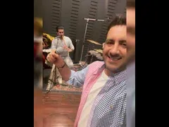 امید حاجیلی - کنسرت زنده و هیجان‌انگیز