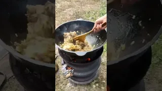 پخت غذا با سبک روستایی گوشت گوسفند و سبزیجات تازه در یک روستای آرام ♧ آشپزی