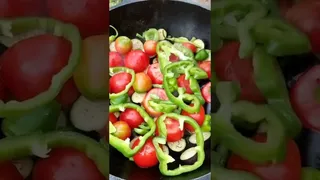 پخت غذا با سبک روستایی گوشت گوسفند و سبزیجات تازه در یک روستای آرام ♧ آشپزی