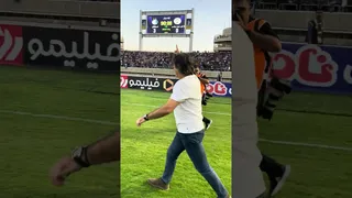 تقسیم شادی ساپینتو با هواداران و بازیکنان استقلال در شیراز