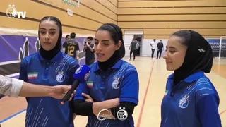 گفتگو با بازیکنان فوتسال زنا ن در حمایت از تیم مردان در ورزشگاه غدیر
